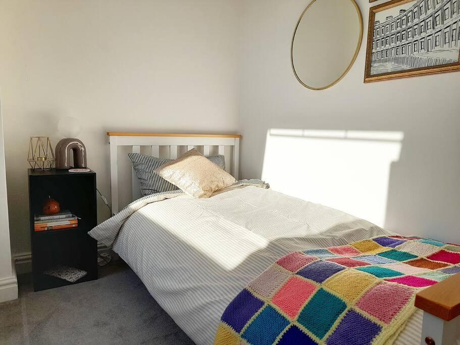 Converted Barn In Bath Esterno foto