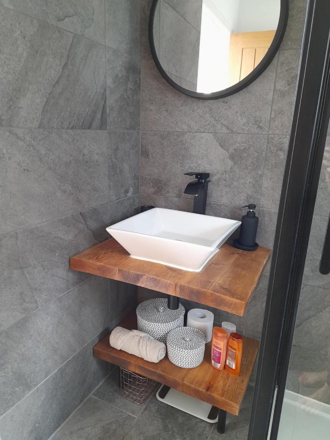 Converted Barn In Bath Esterno foto